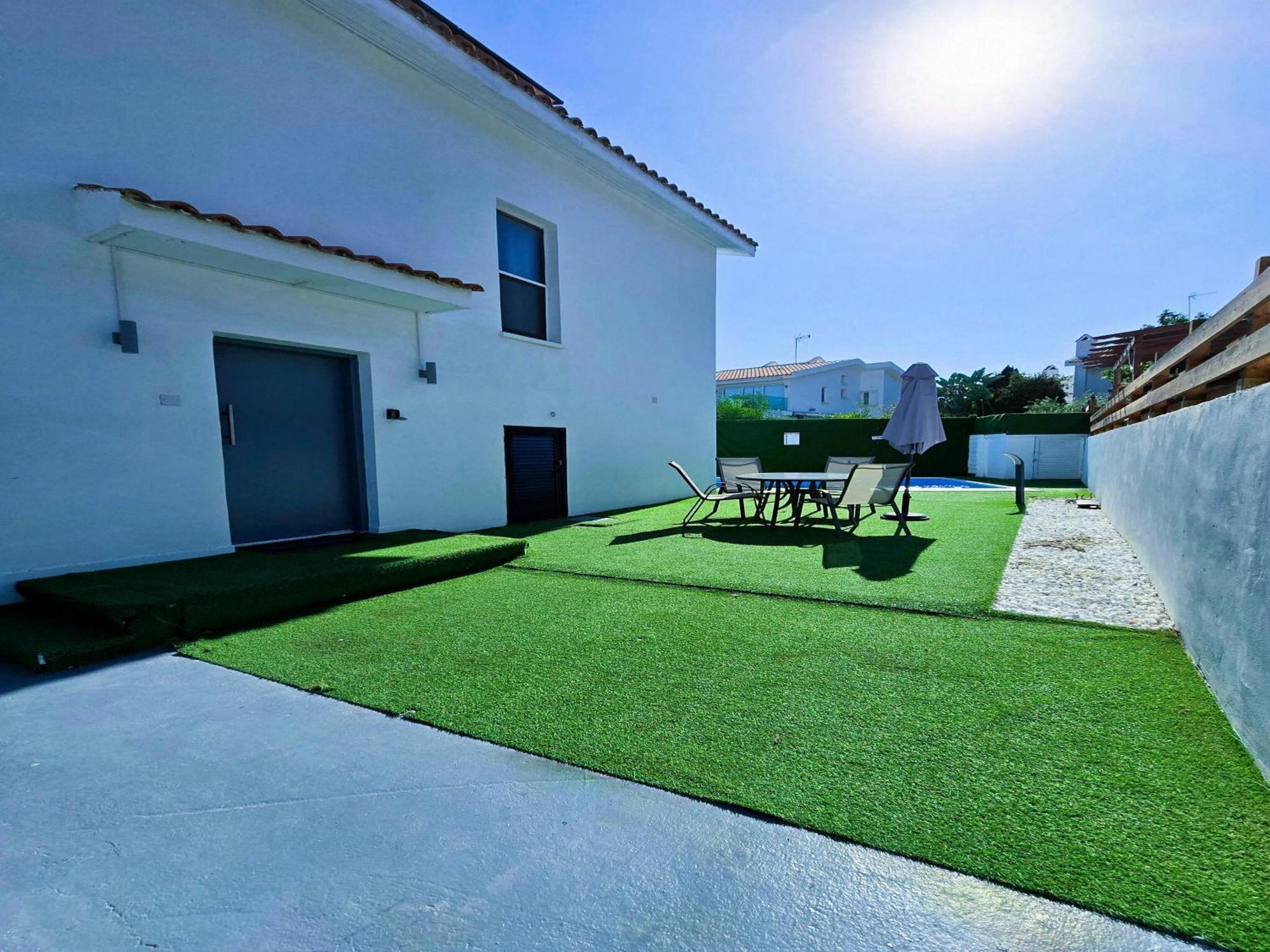 Вилла 3 Bedroom Villa, Private Pool, Hot Tub
